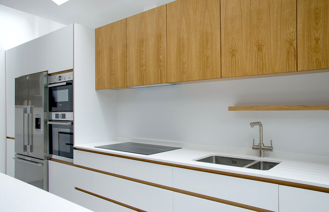 Bouverie Road, Stoke Newington hand made bespoke kitchen with oak detailing and white spray lacquered finish made in Whitstable, Kent.